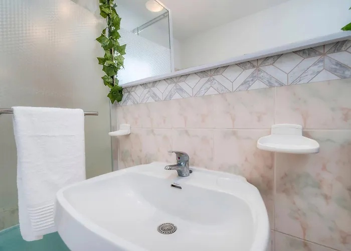 Guardiao, Piscina Jardim Prestige For